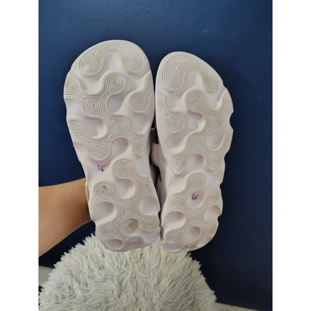 Nike Women's Owaysis Sandals  Size US 8 White EUR 39
